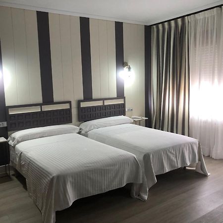 Hotel Marques De Santillana Torrelavega Dış mekan fotoğraf