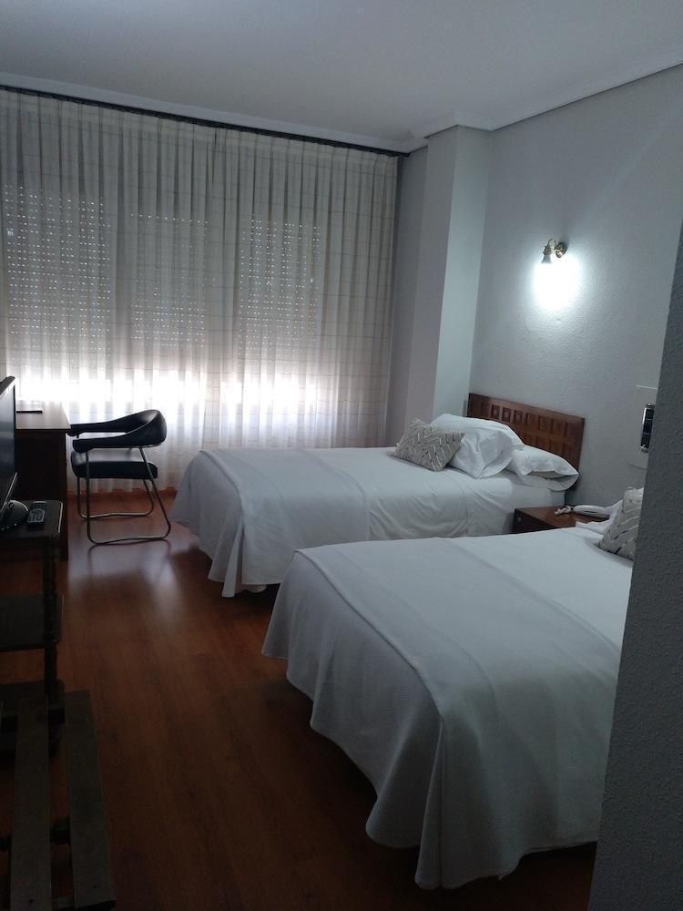 Hotel Marques De Santillana Torrelavega Dış mekan fotoğraf