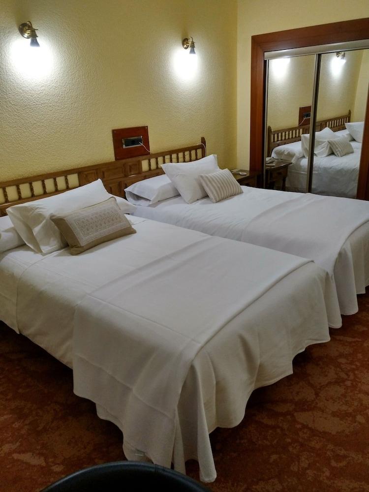 Hotel Marques De Santillana Torrelavega Dış mekan fotoğraf