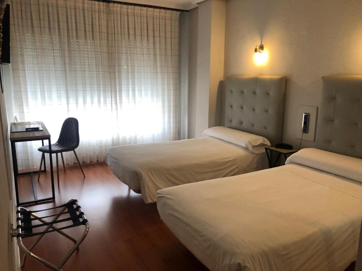 Hotel Marques De Santillana Torrelavega Dış mekan fotoğraf