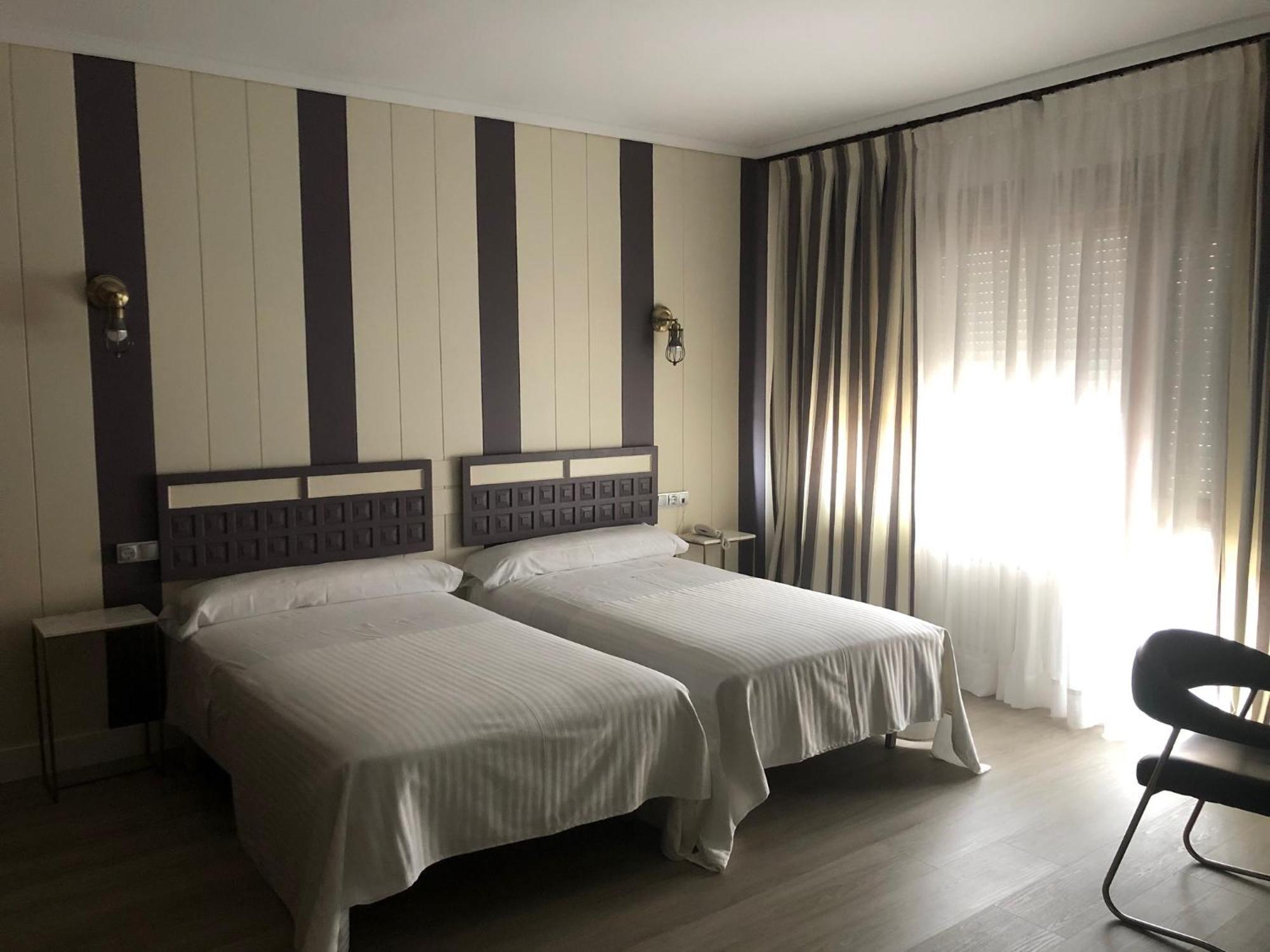 Hotel Marques De Santillana Torrelavega Dış mekan fotoğraf