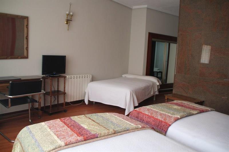 Hotel Marques De Santillana Torrelavega Dış mekan fotoğraf