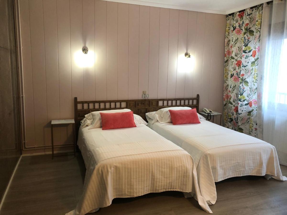 Hotel Marques De Santillana Torrelavega Dış mekan fotoğraf