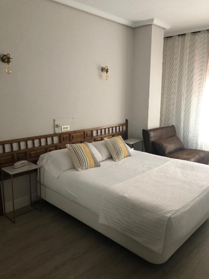 Hotel Marques De Santillana Torrelavega Dış mekan fotoğraf